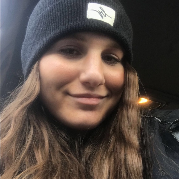 Meet your Posher, Jessica - Picture 2 of 2